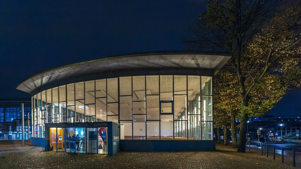 Palácio das Lágrimas: O Local de Despedidas na Berlim Dividida - Matthias Süßen, CC BY-SA 4.0