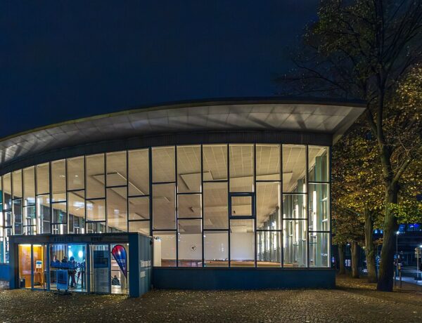 Palácio das Lágrimas: O Local de Despedidas na Berlim Dividida - Matthias Süßen, CC BY-SA 4.0
