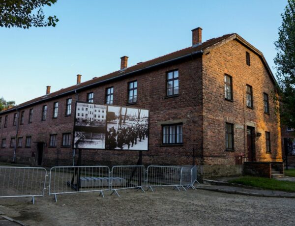 De Berlim para Auschwitz: como visitar a cidade do campo de concentração – Foto de Pexels por Ana Carolina Escobar Arce