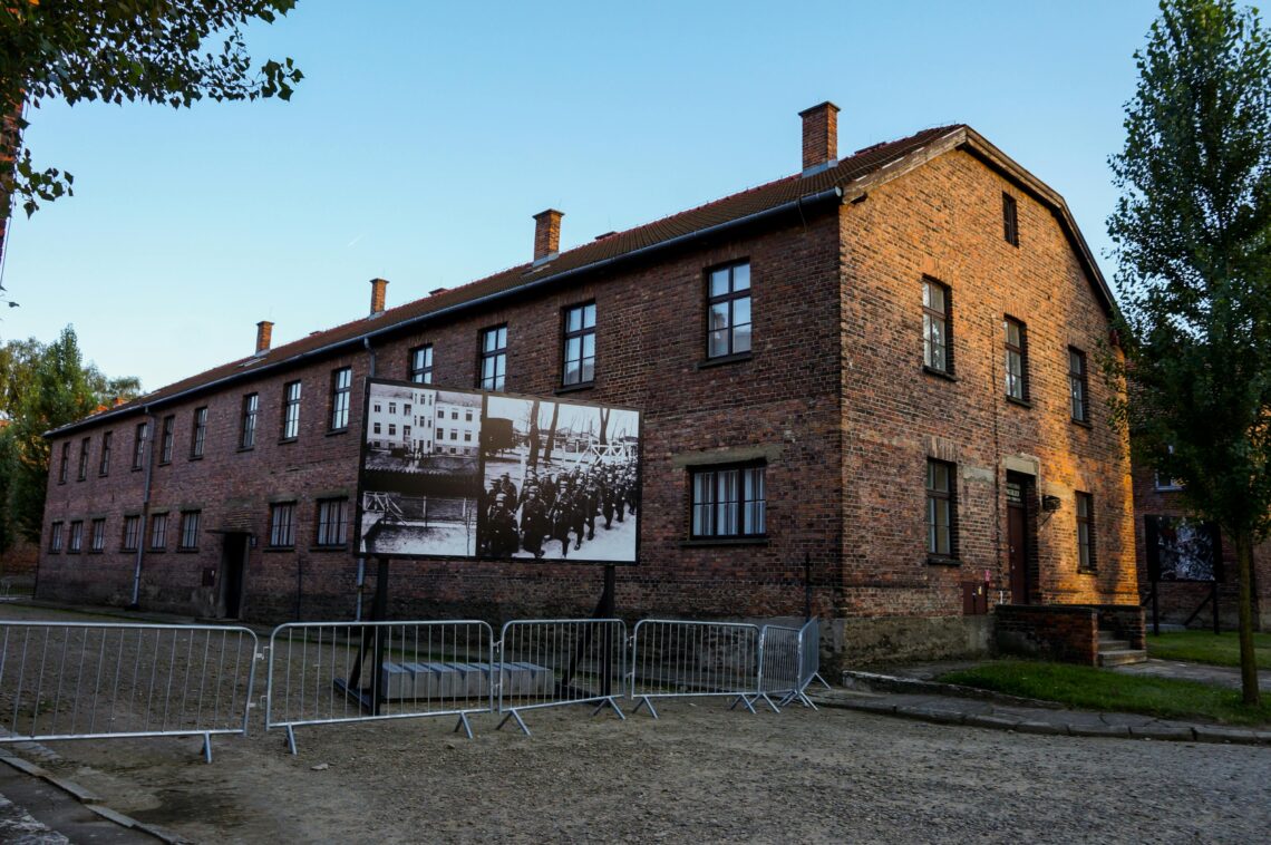 De Berlim para Auschwitz: como visitar a cidade do campo de concentração – Foto de Pexels por Ana Carolina Escobar Arce