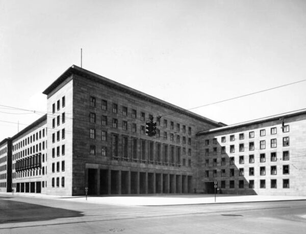 O Antigo Prédio da Luftwaffe: a Força Aérea Nazista em Berlim - Hagemann, Otto / CC-BY-SA 3.0, CC BY-SA 3.0 DE WikiMediaCommons