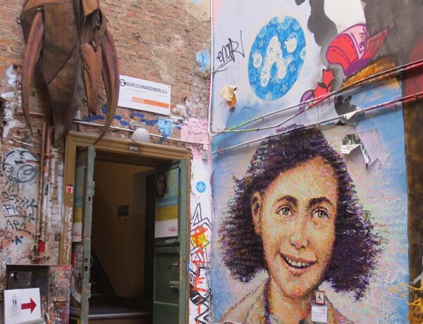 Haus Schwarzenberg: Galeria de Arte em Berlim - Foto de Gabriele Herta Maria no WikimediaCommons