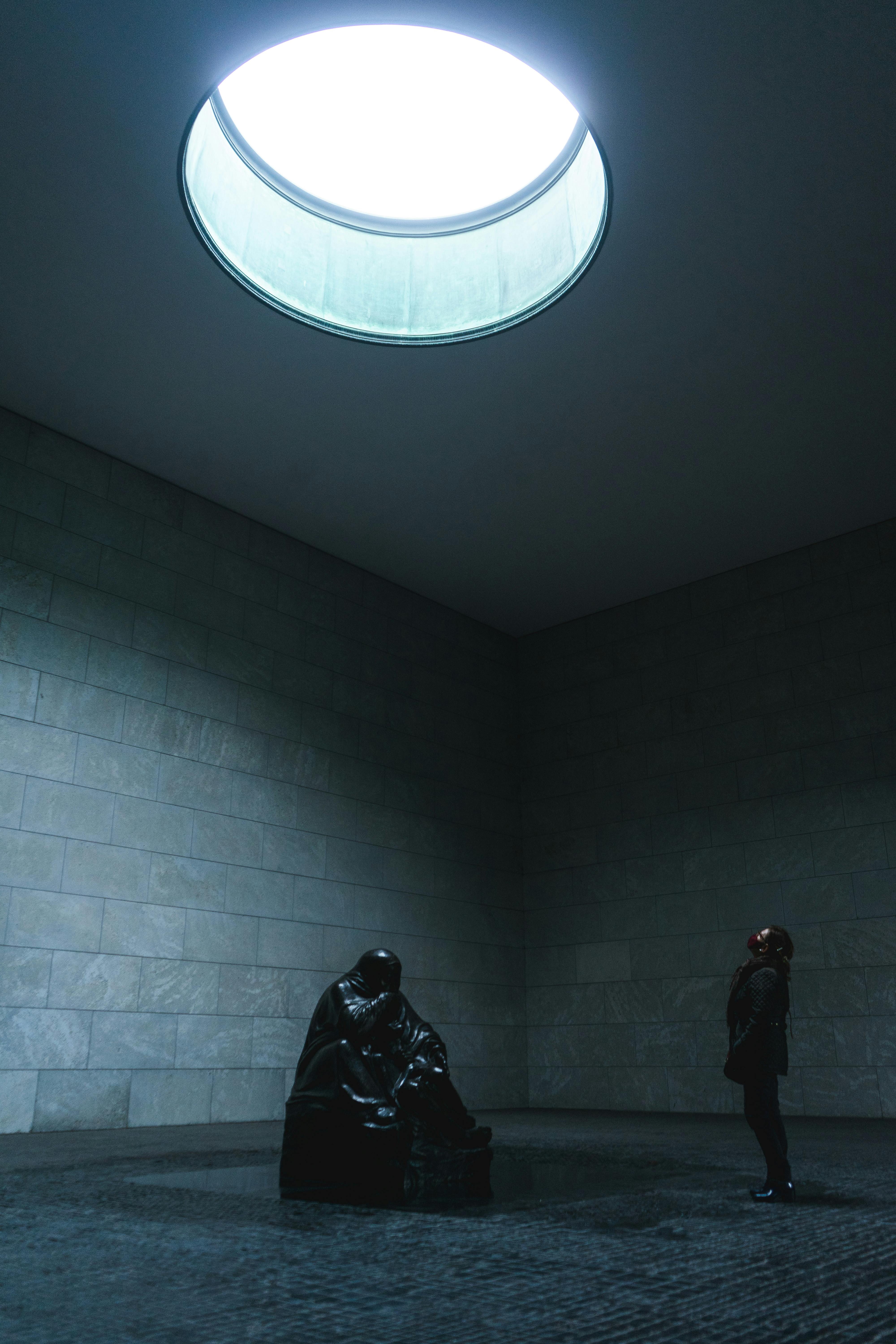 Neue Wache: A Nova Casa da Guarda e a Escultura de Käthe Kollwitz em Berlim Foto de Gonzalo Mendiola no Pexels