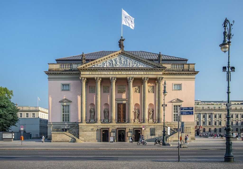 Ópera Estatal de Berlim: O Grande Palco da Música Clássica Alemã - Marek Śliwecki, CC BY-SA 4.0