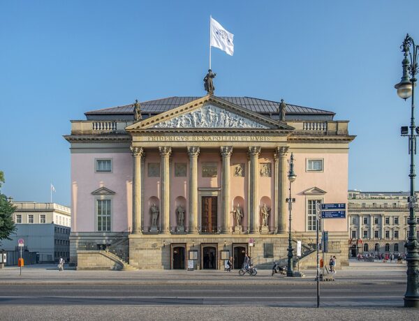 Ópera Estatal de Berlim: O Grande Palco da Música Clássica Alemã - Marek Śliwecki, CC BY-SA 4.0